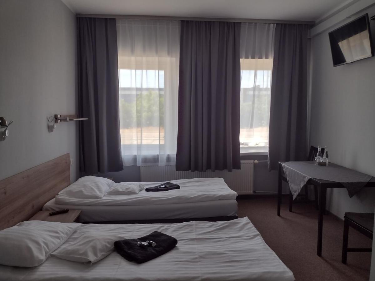 Hostel Helios Września Eksteriør billede